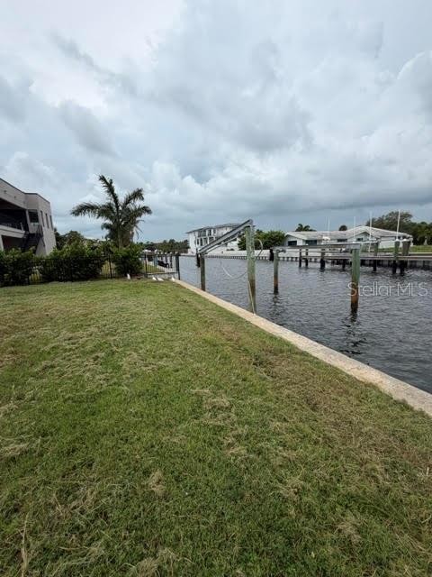 581 ROUNTREE DR