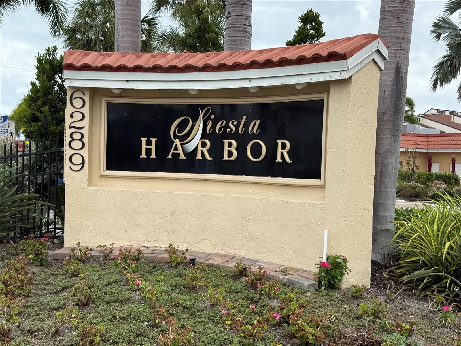 1250 N PORTOFINO DR #202