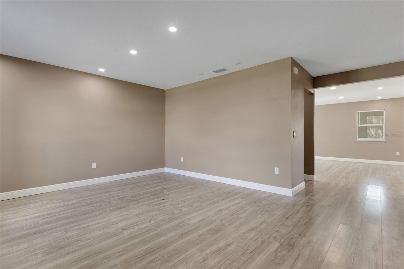 2436 SAND GABLES TRL