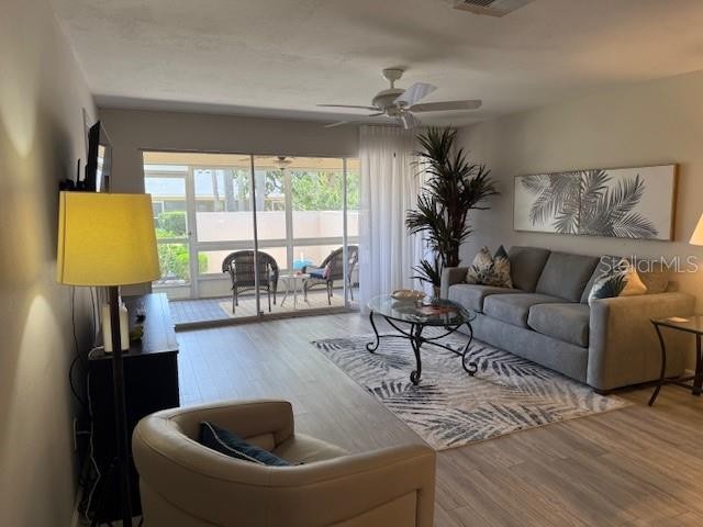 7012 W COUNTRY CLUB DR N #137