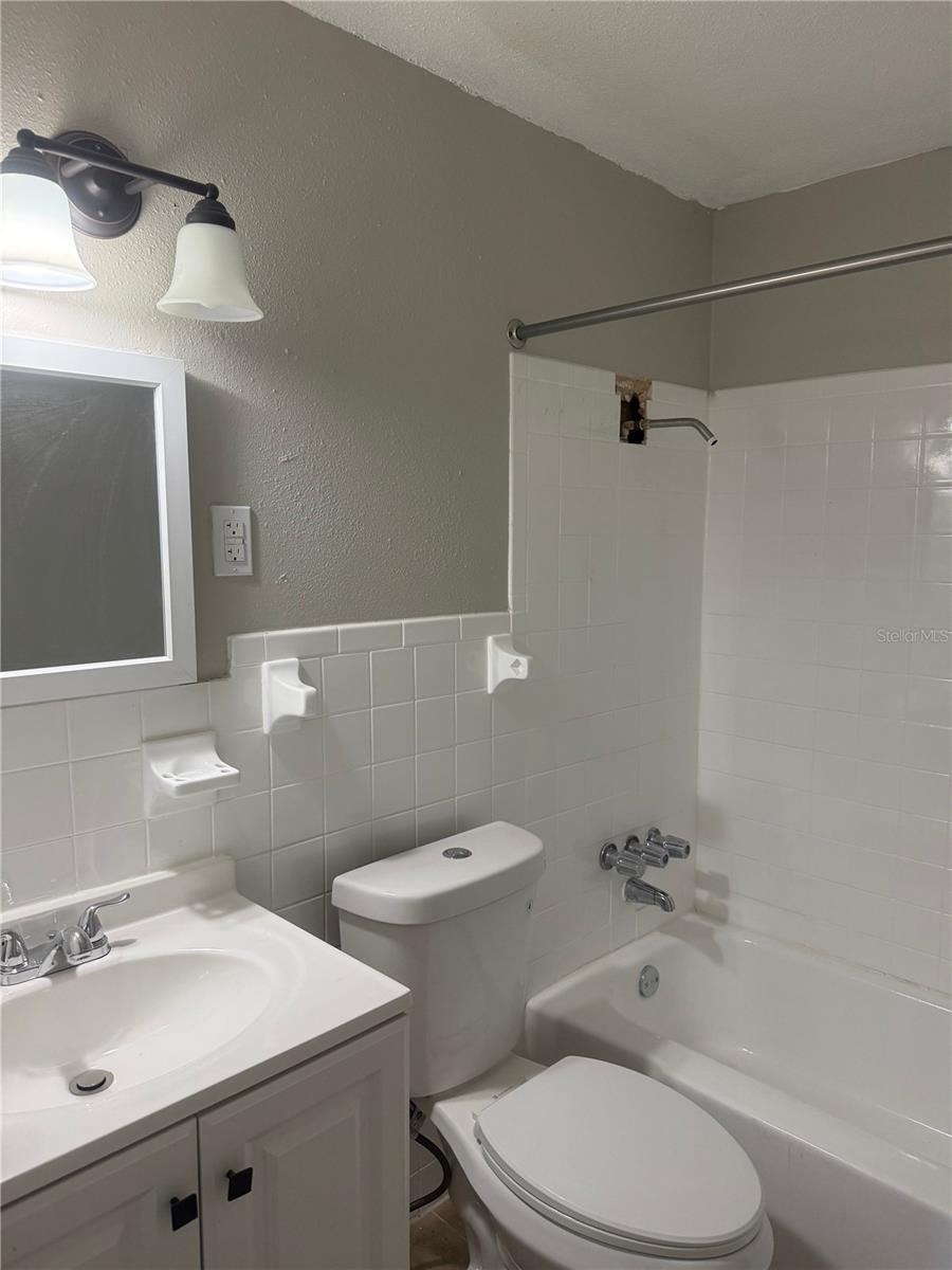 1200 W 12TH AVE W #B