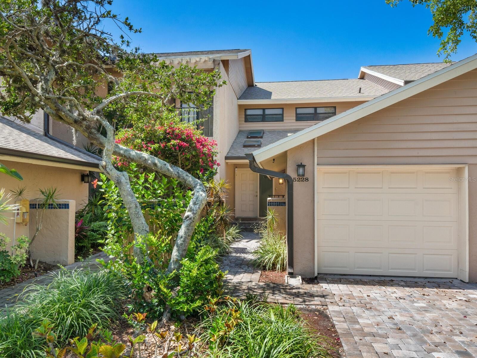 5228 LANDINGS BLVD #202