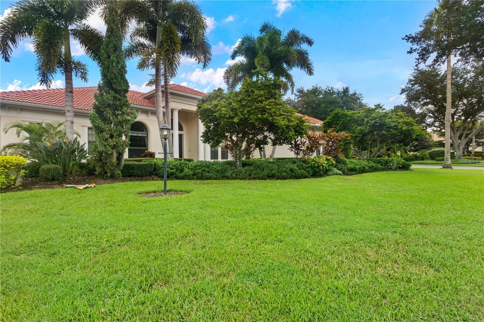 7819 ROSEHALL CV