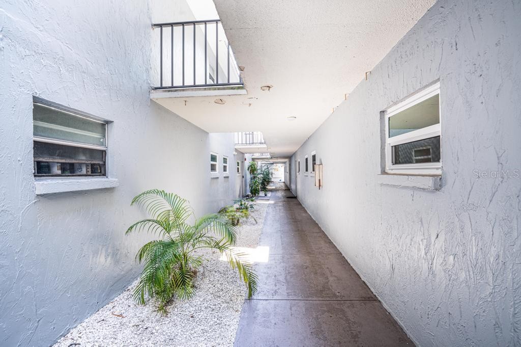 5503 FOUNTAIN LAKE CIR #104