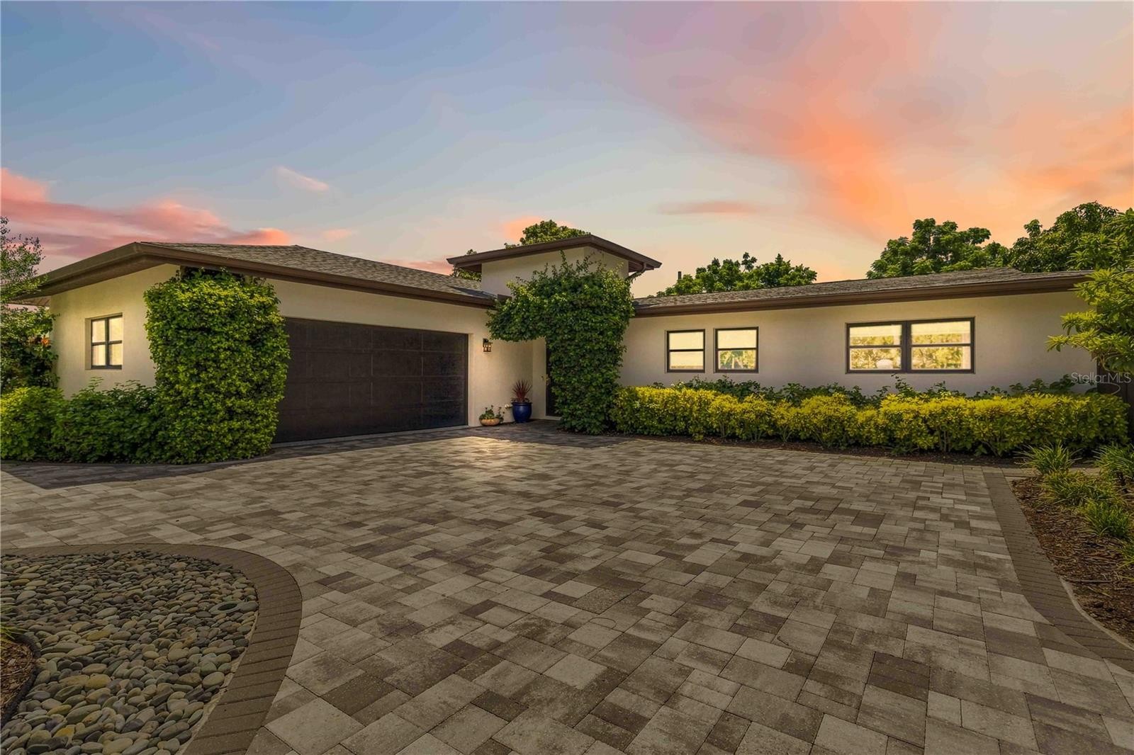 2410 SIESTA DR