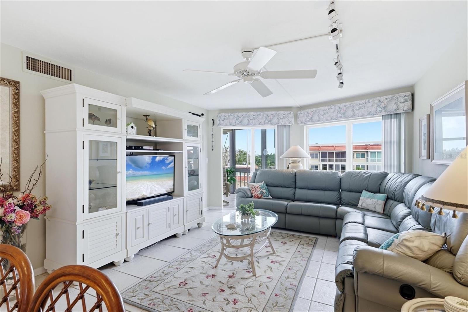 1215 S PORTOFINO DR #406