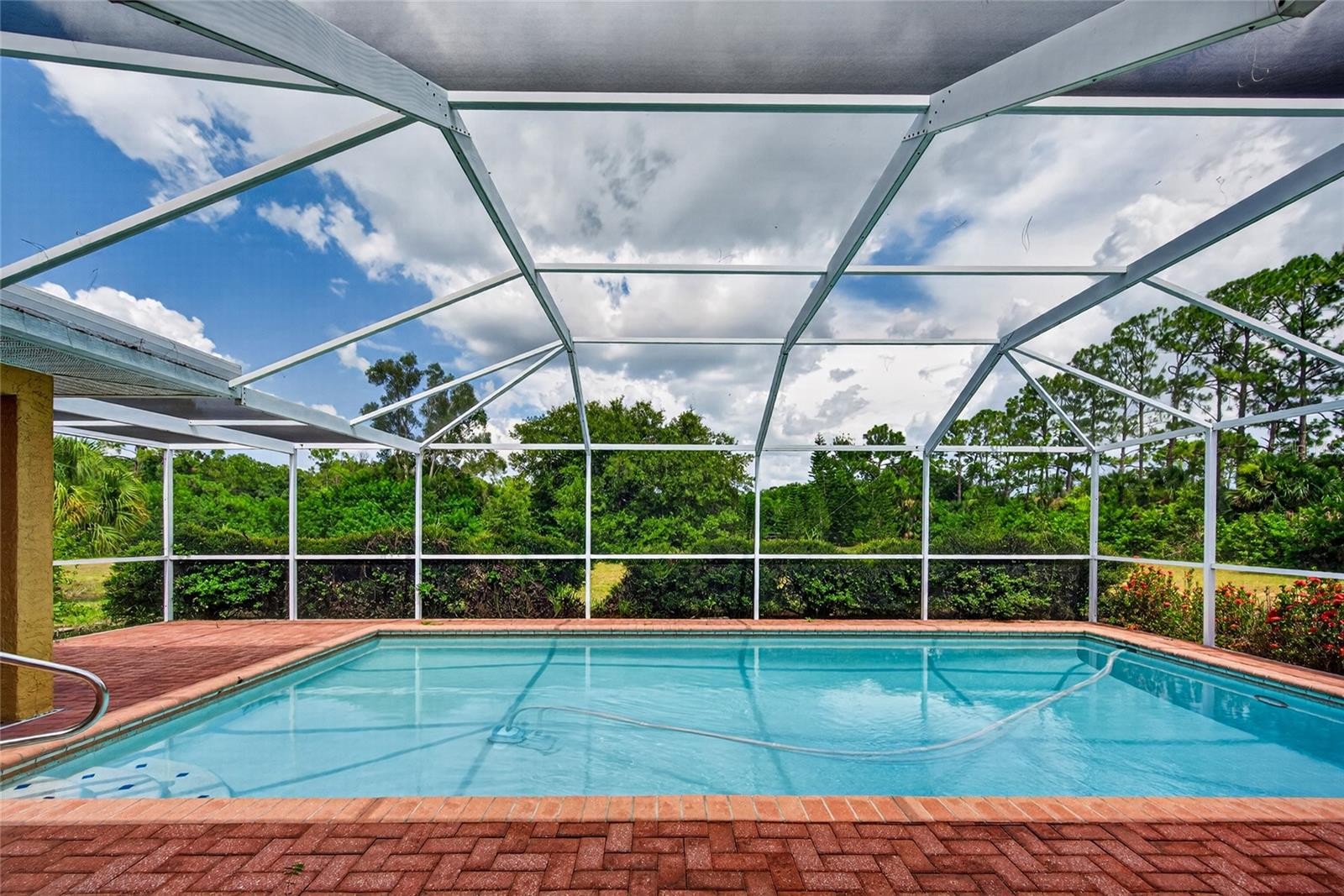 105 JACARANDA BLVD