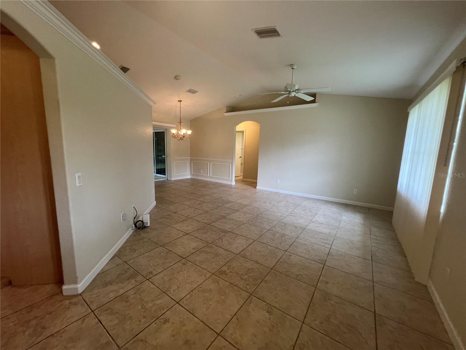1651 S CRANBERRY BLVD