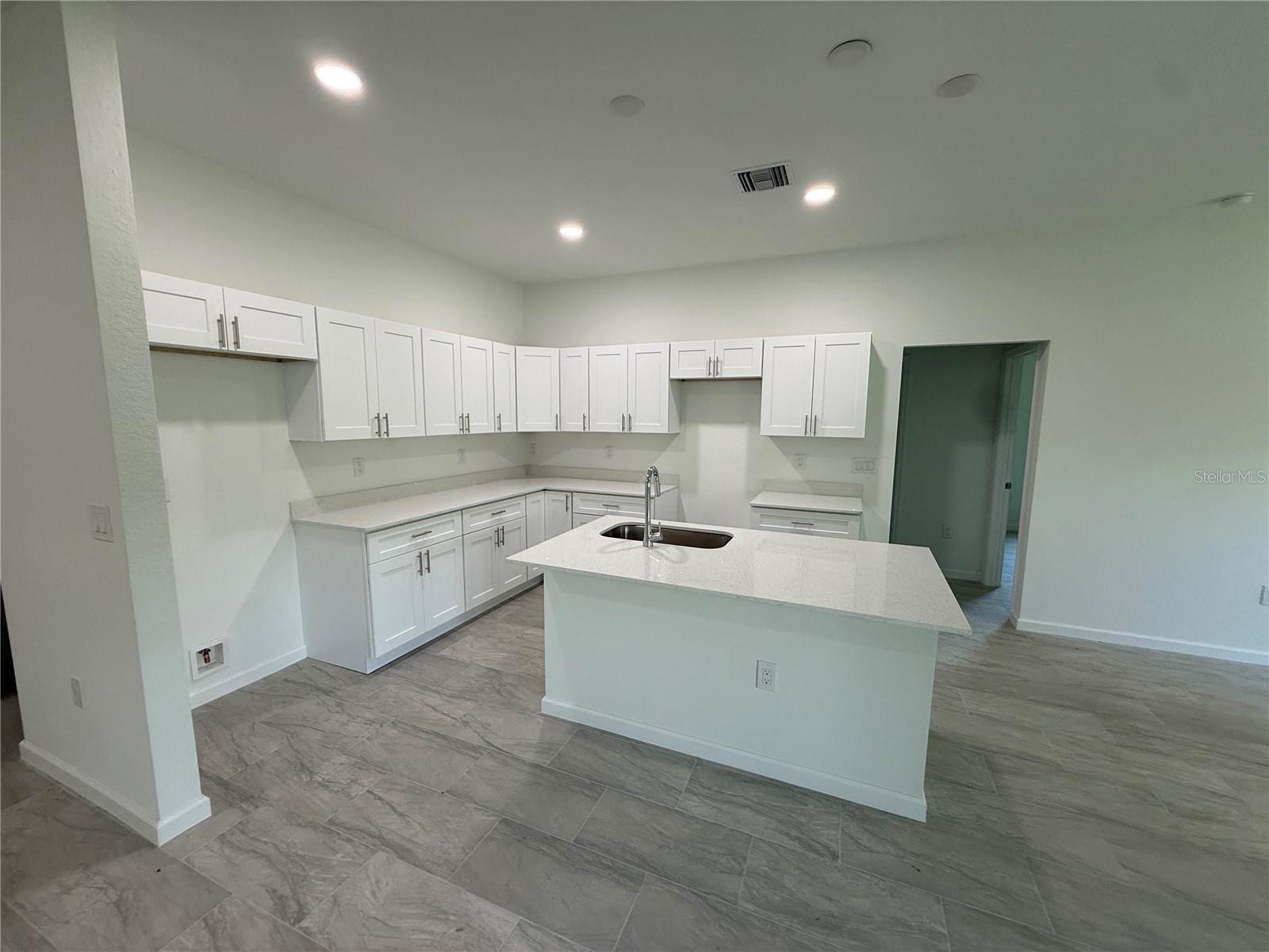 2669 MAXIMO RD