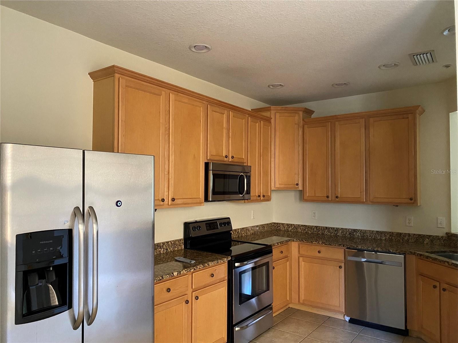 3721 PARKRIDGE CIR #6-104