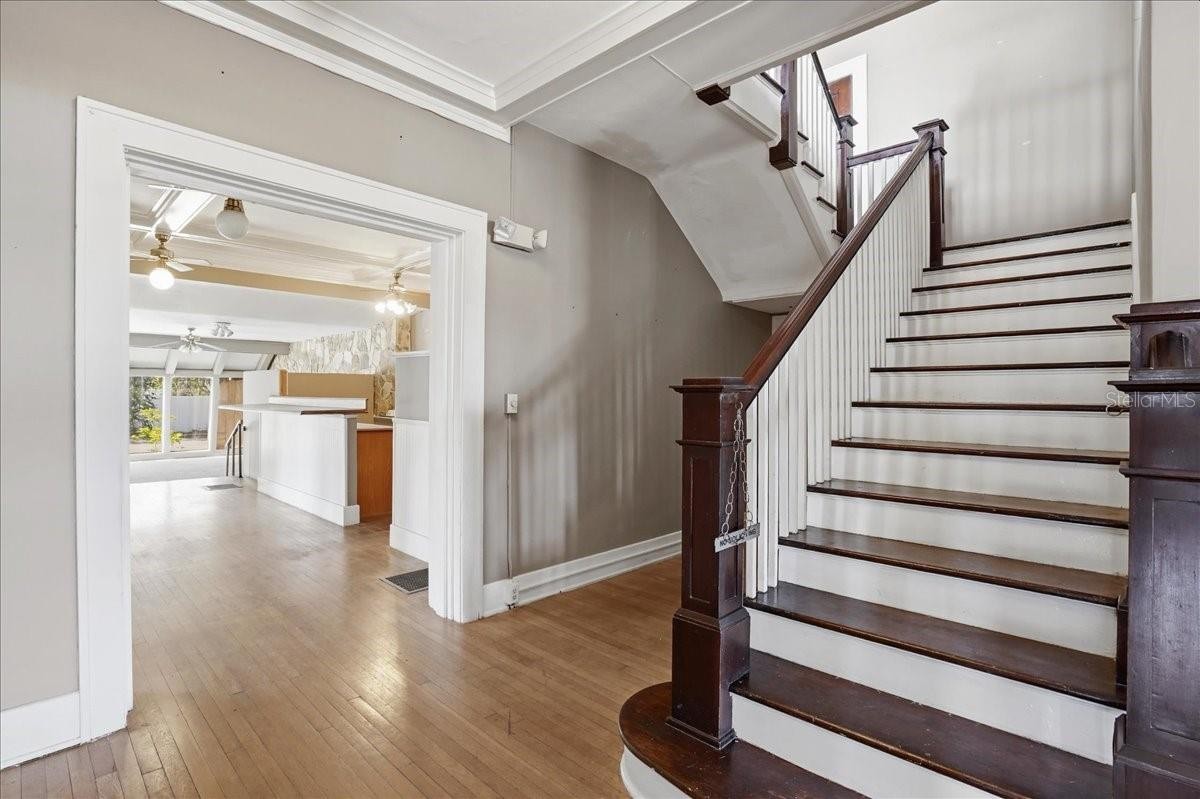 337 8TH AVE W