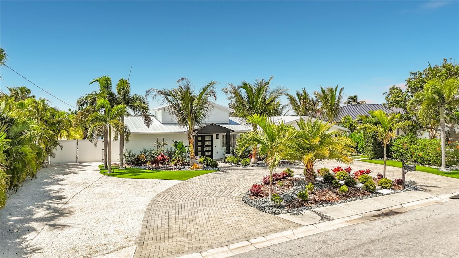 605 KEY ROYALE DR