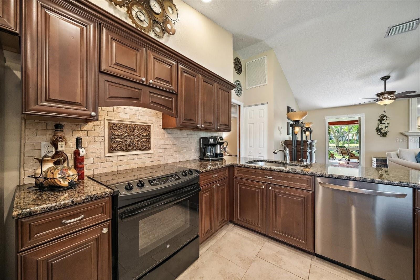 4352 KINGSTON LOOP