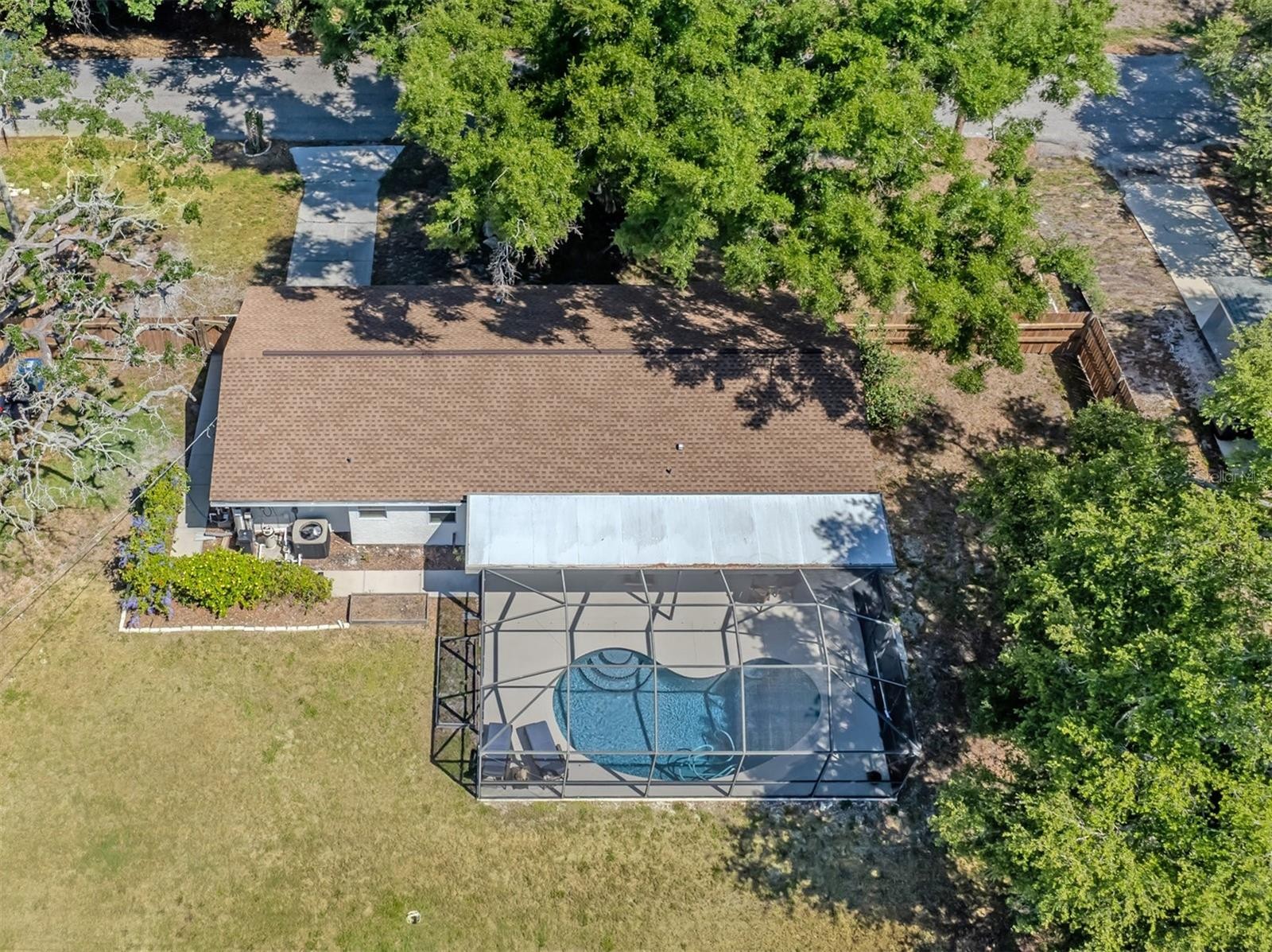 381 FALKLAND RD