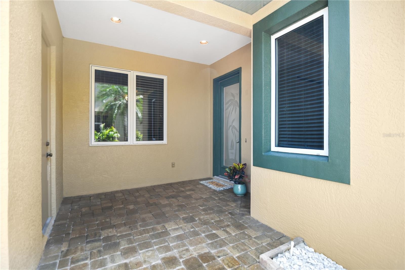 8525 54TH AVENUE CIR E