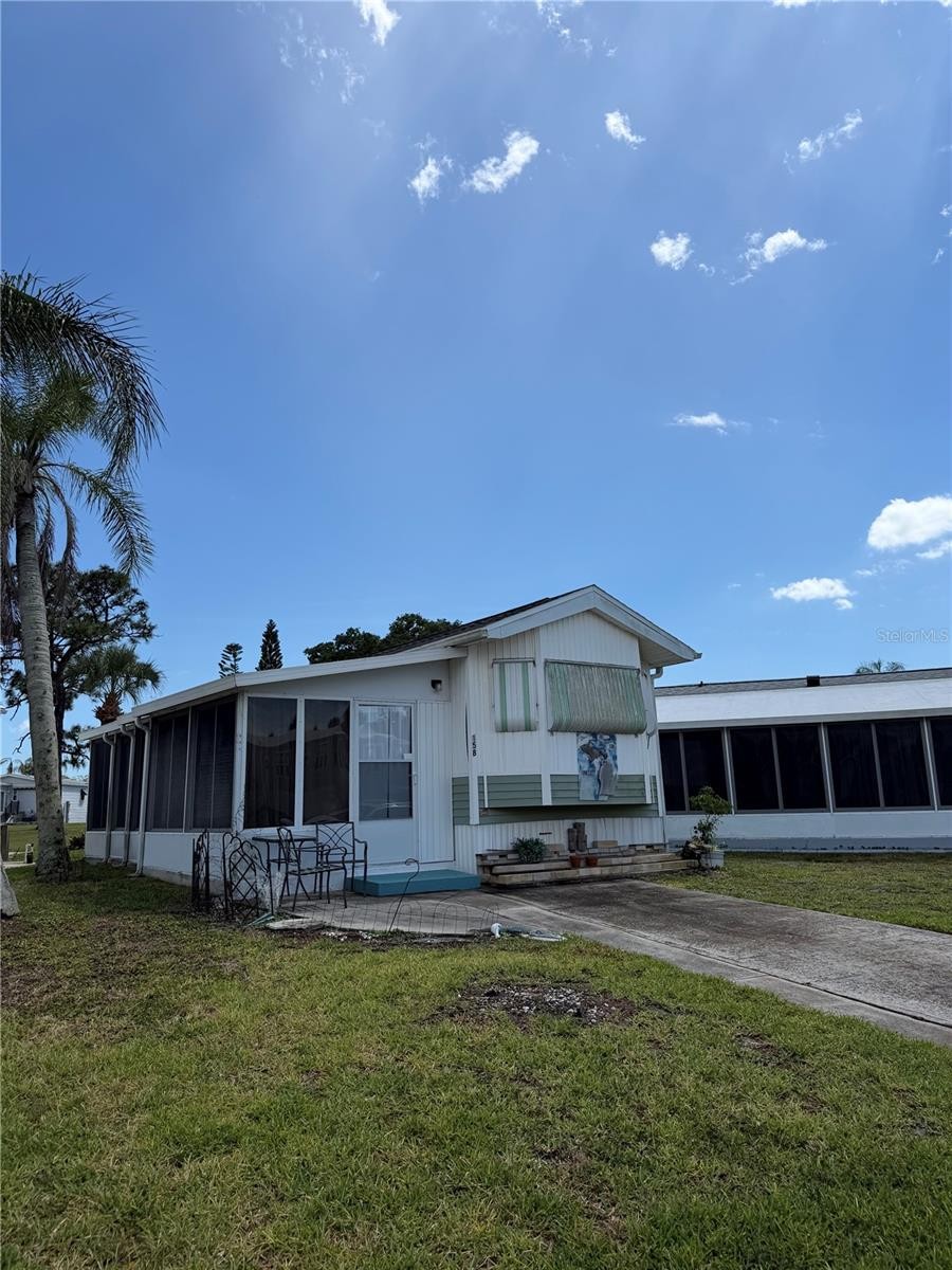158 BROOKSHIRE DR