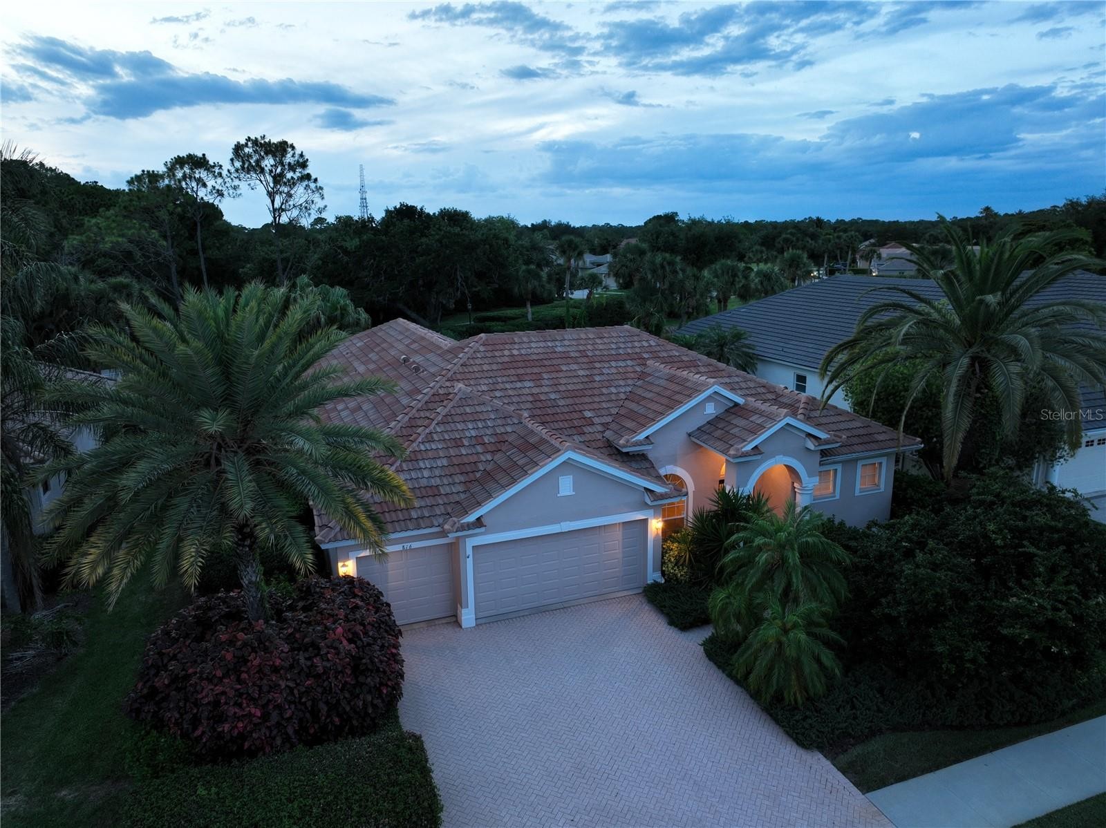 816 SHADOW BAY WAY