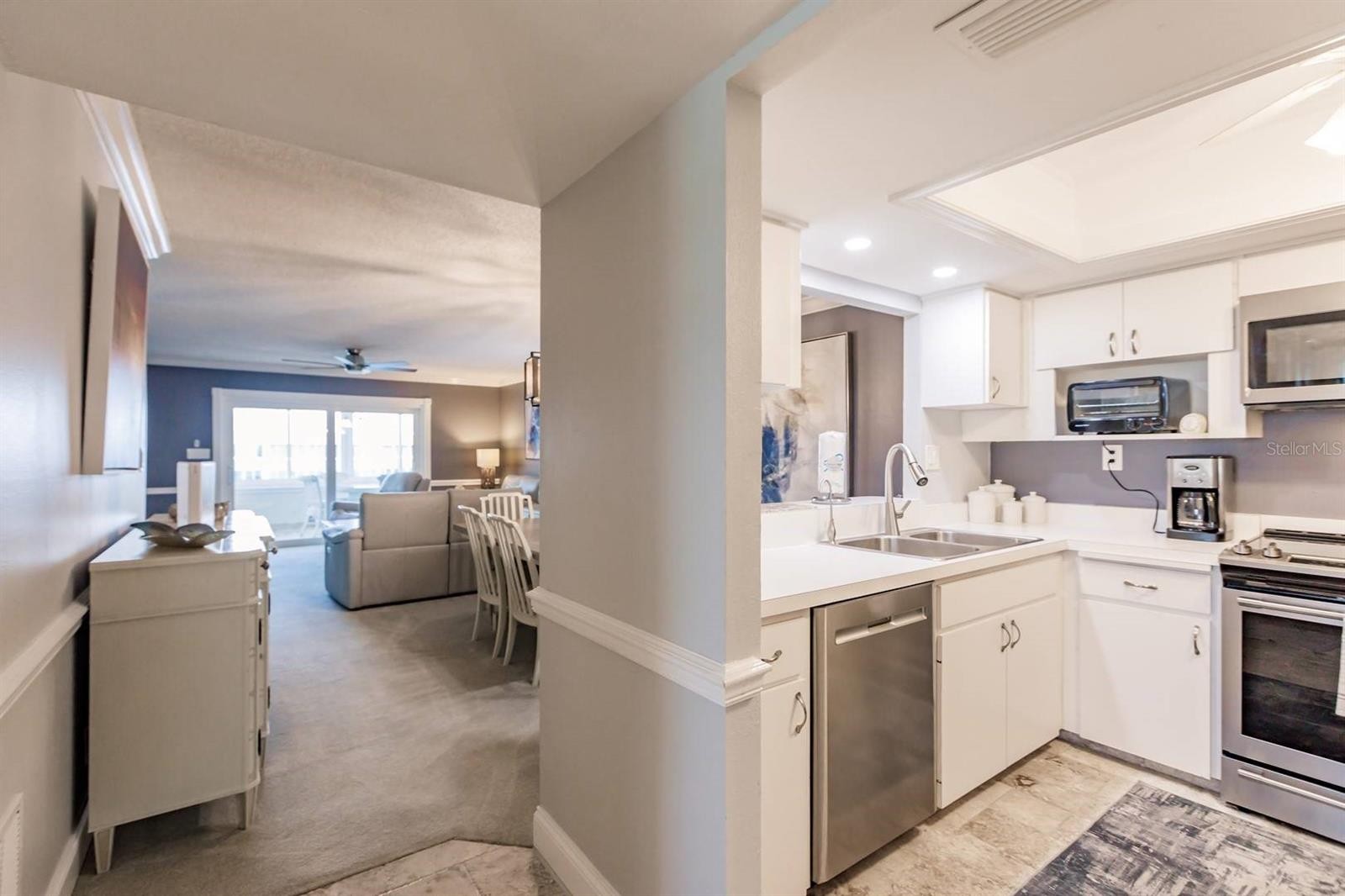 1055 W PEPPERTREE DR #805AA