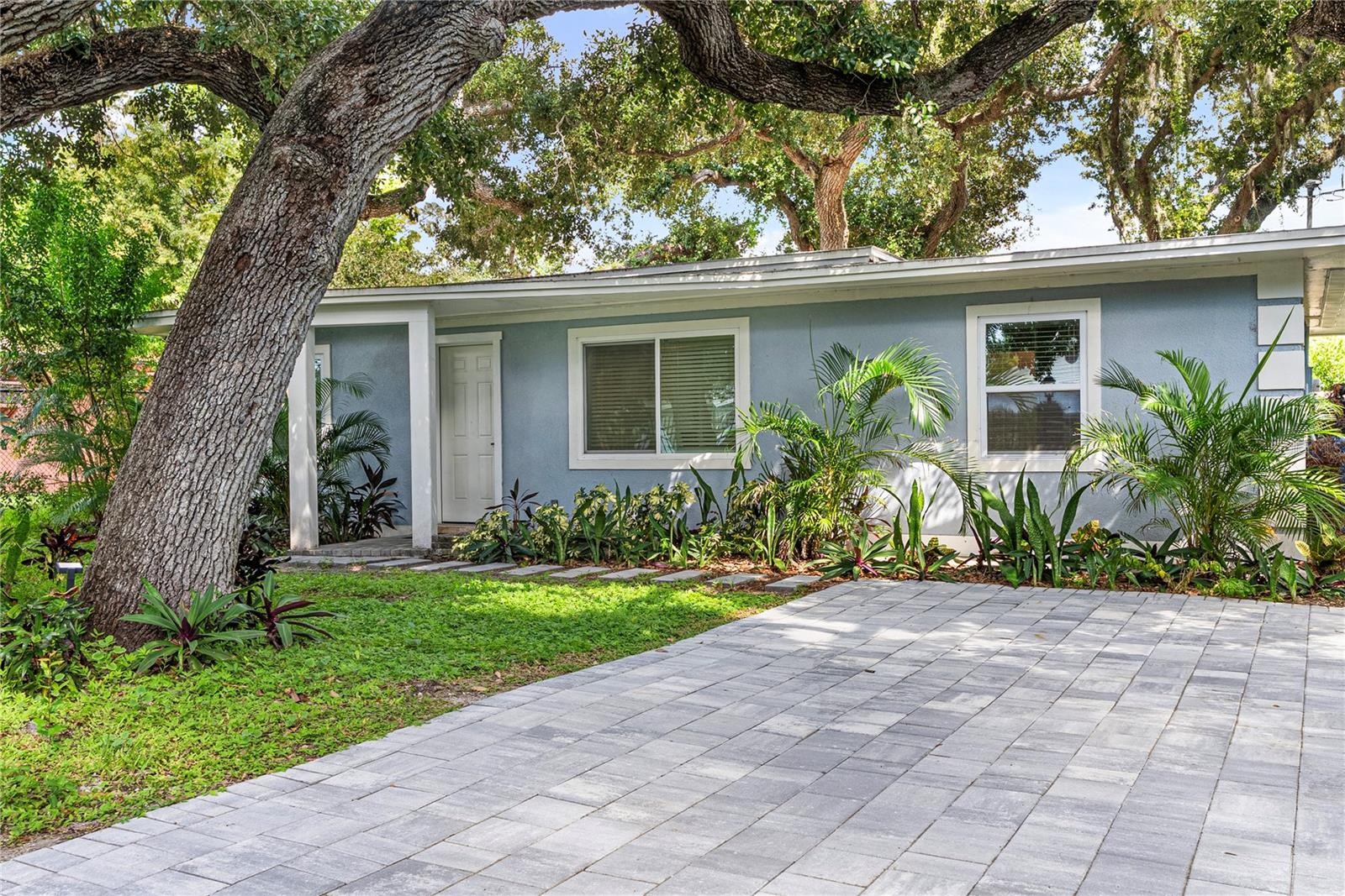 1112 SUNSET AVE