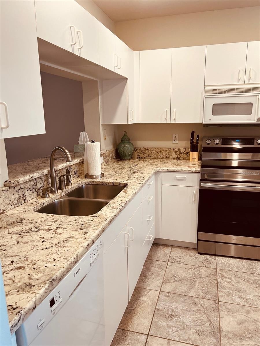 9630 CLUB SOUTH CIR #6201