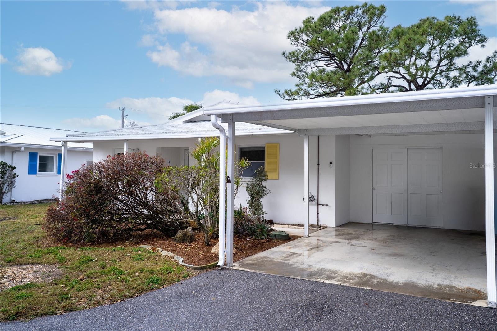 216 FAIR WINDS DR #216