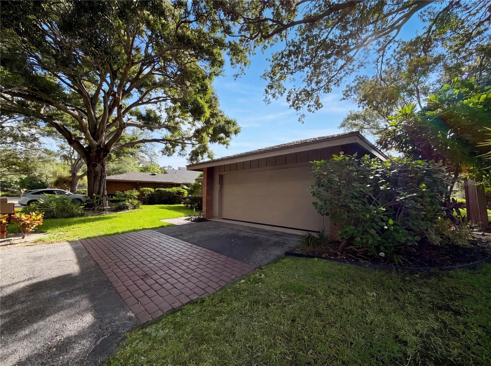 1407 WILLOW OAK CIR