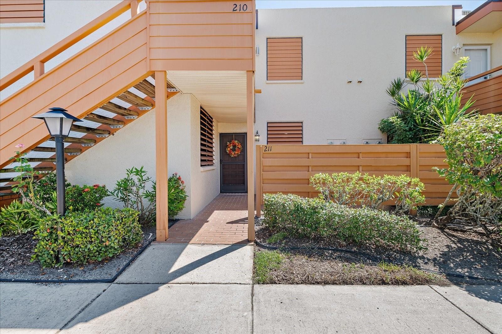 211 PINENEEDLE DR #211