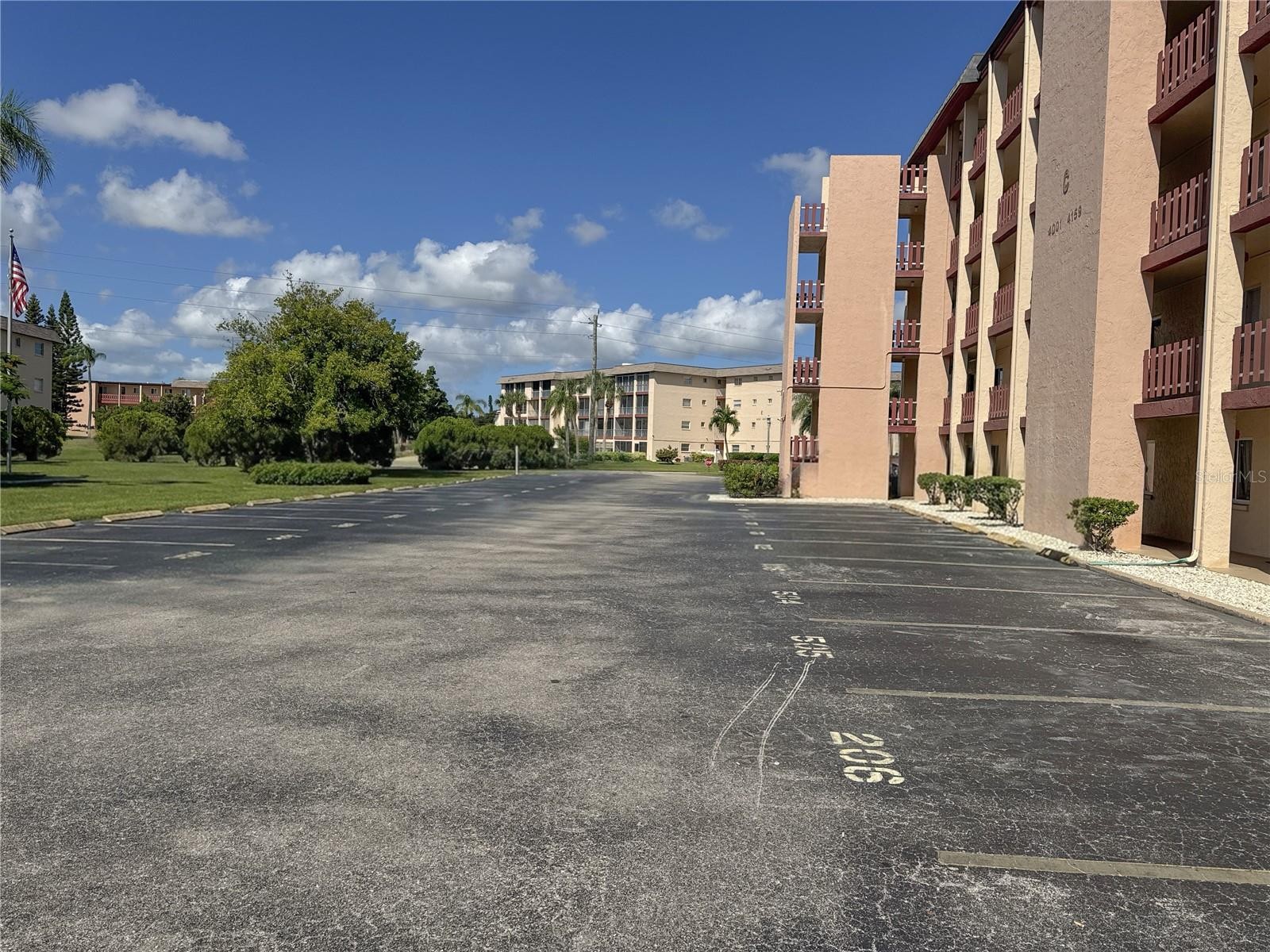 4085 LAKE BAYSHORE DR #C311