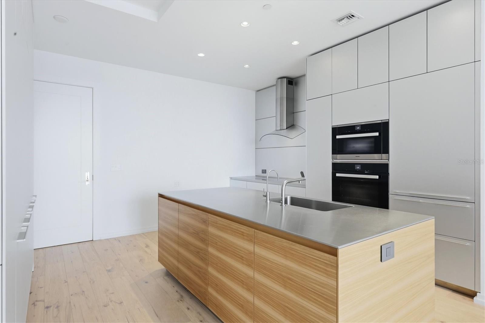 111 S PINEAPPLE AVE #1103