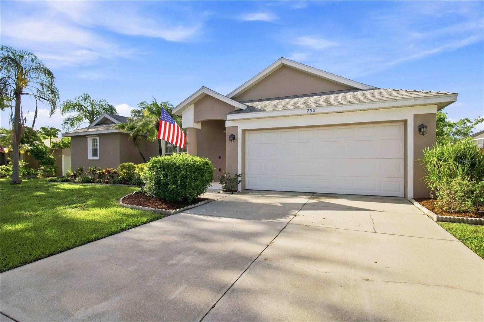 732 PLUM TREE LN