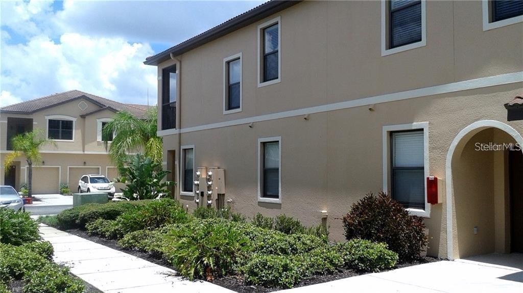 4213 VIA PIEDRA CIR #8-104