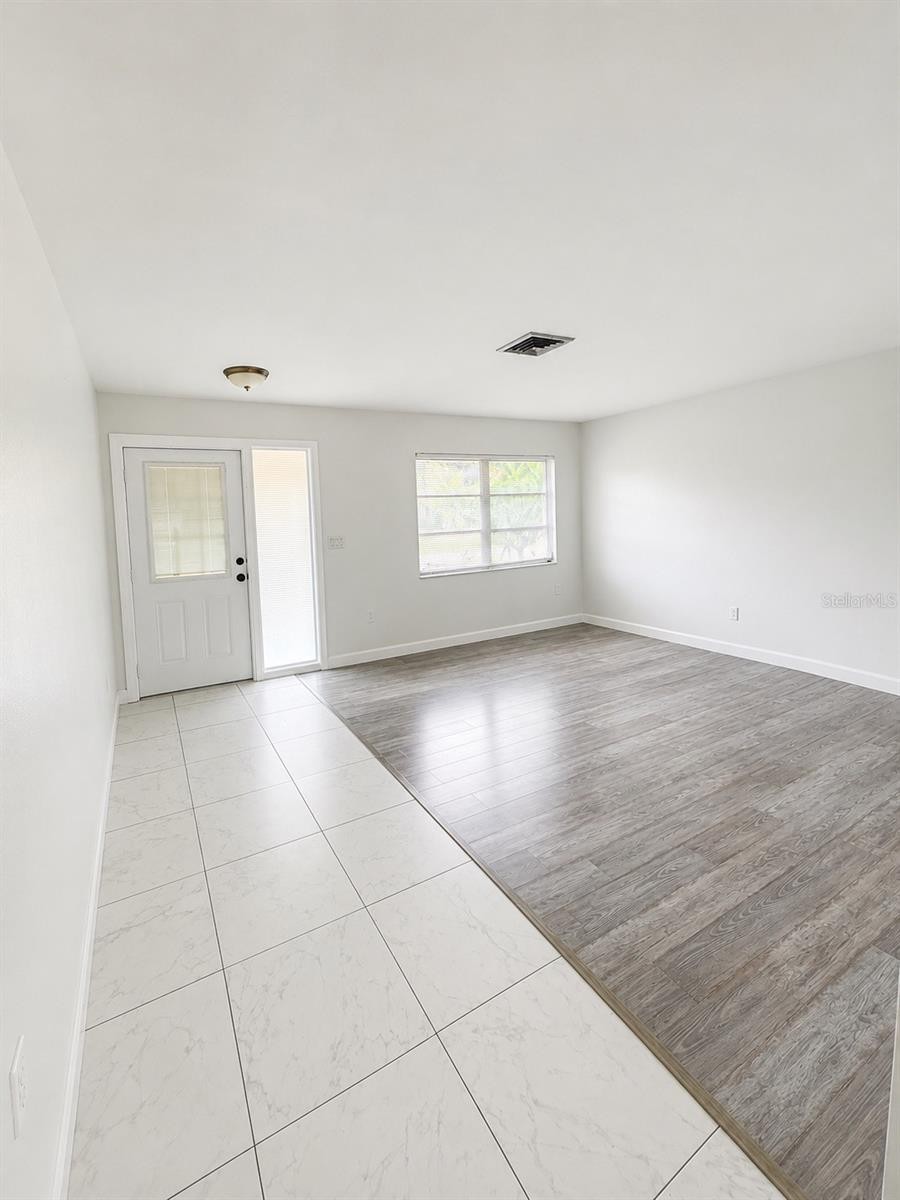 2428 LINWOOD DR