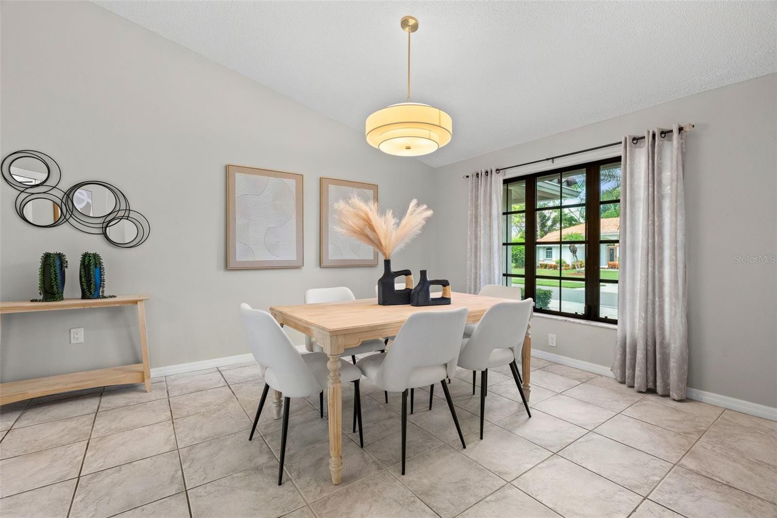 1318 VERMEER DR