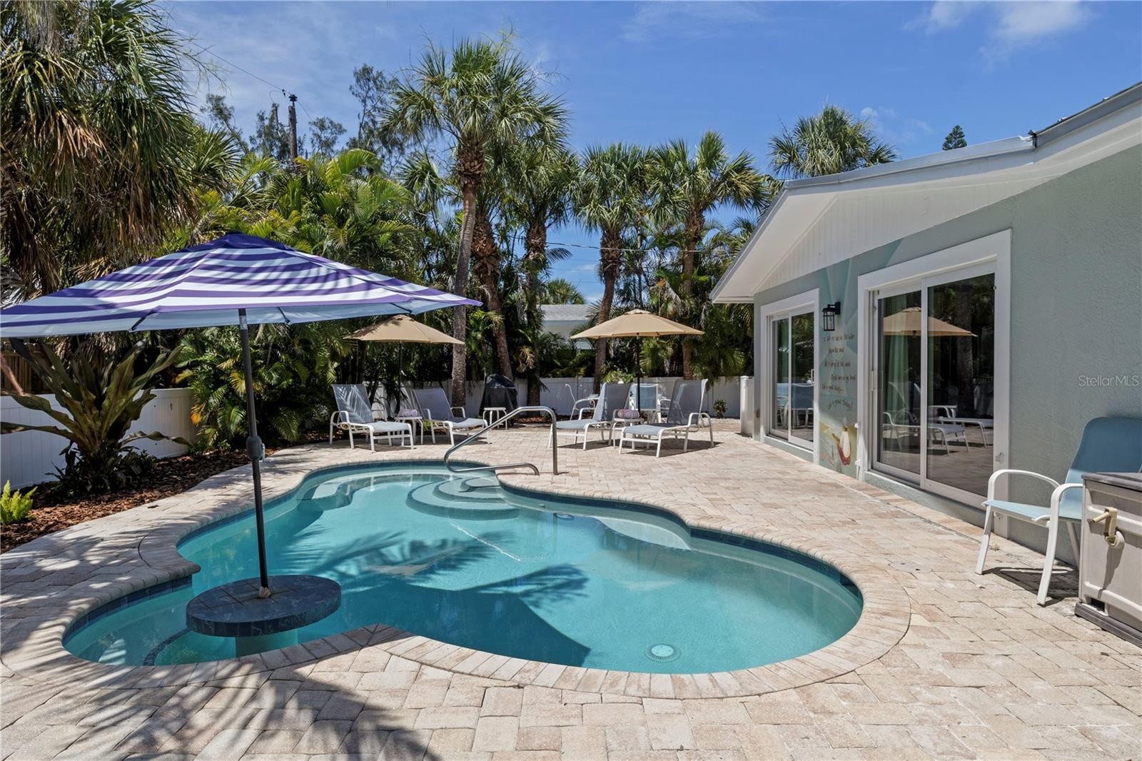 110 PALM AVE