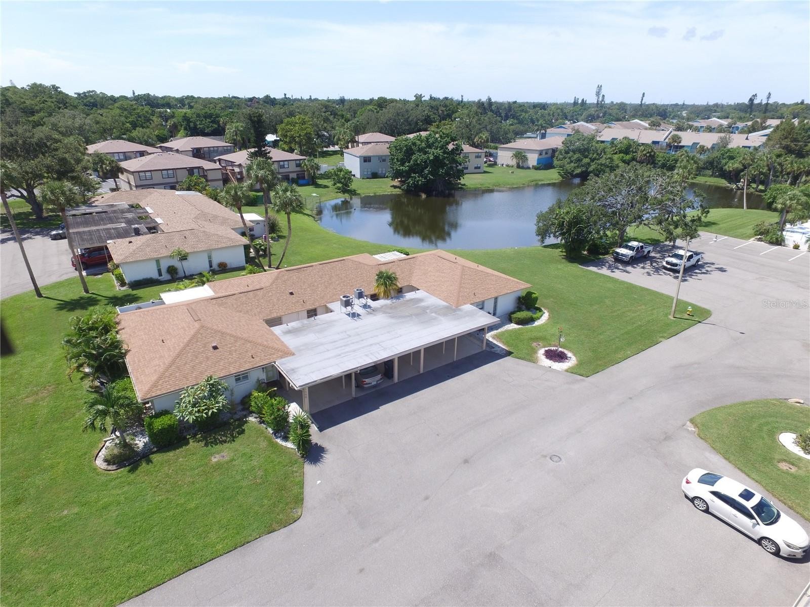 5064 LIVE OAK CIR #5064