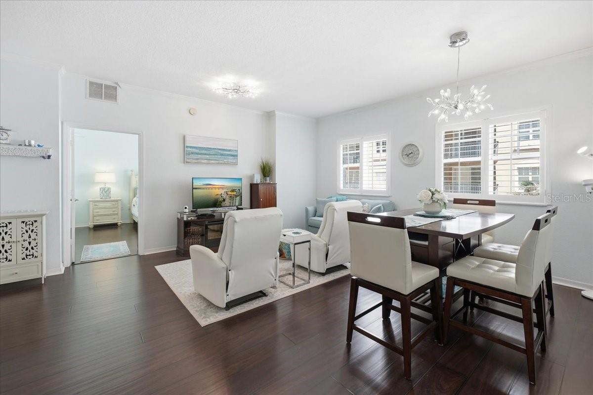 1064 N TAMIAMI TRL #1206