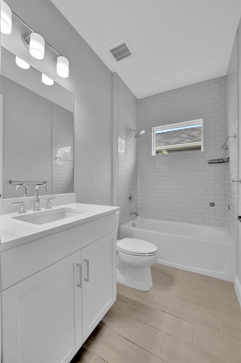 10182 CRYSTAL ISLE CIR