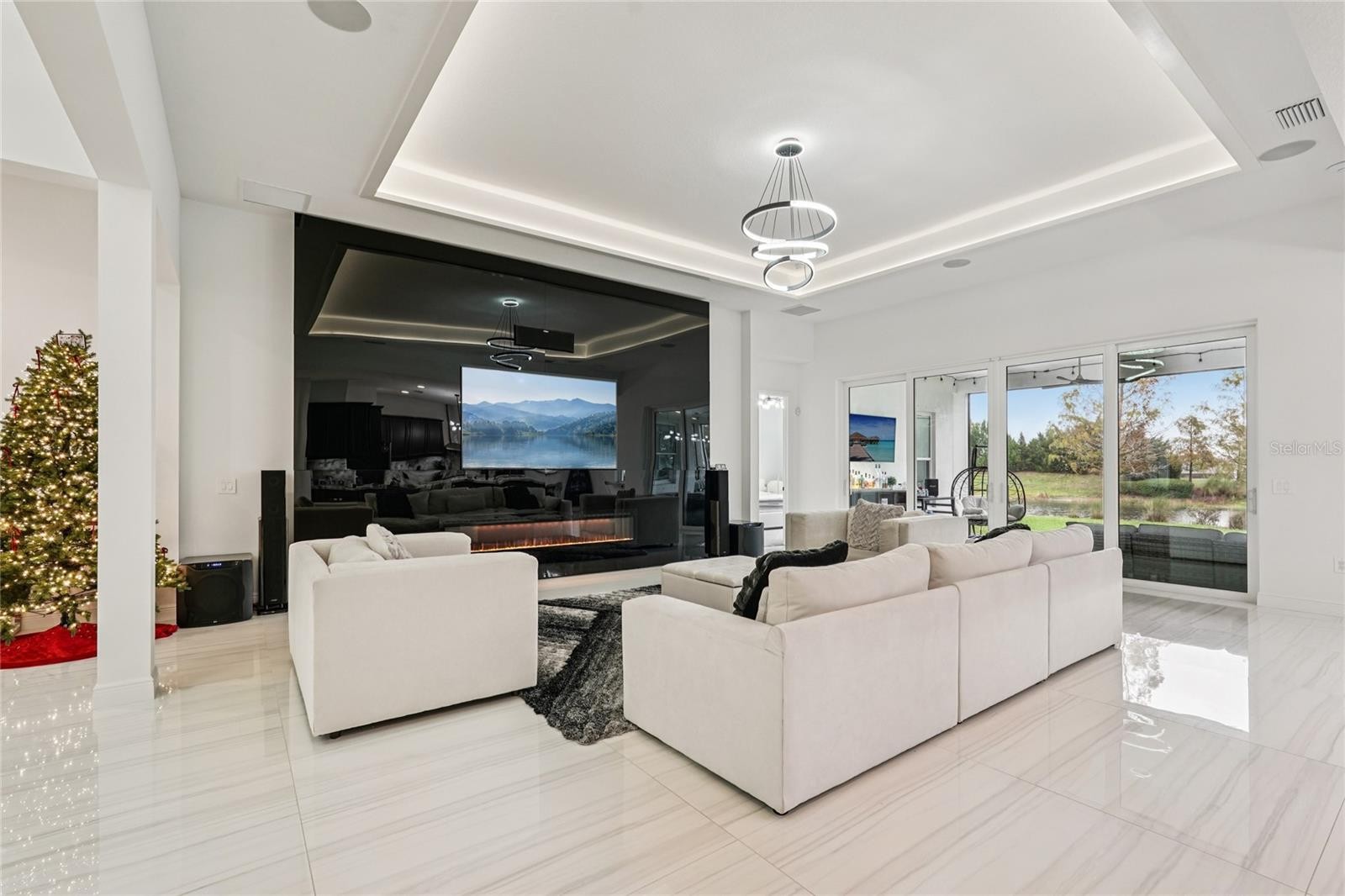 8294 GRANDE SHORES DR