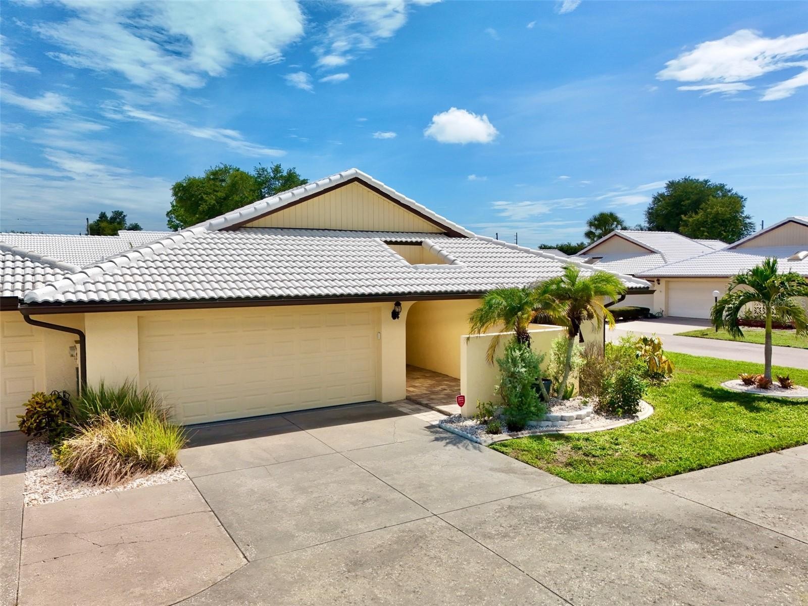 44 SANDSTONE CIR