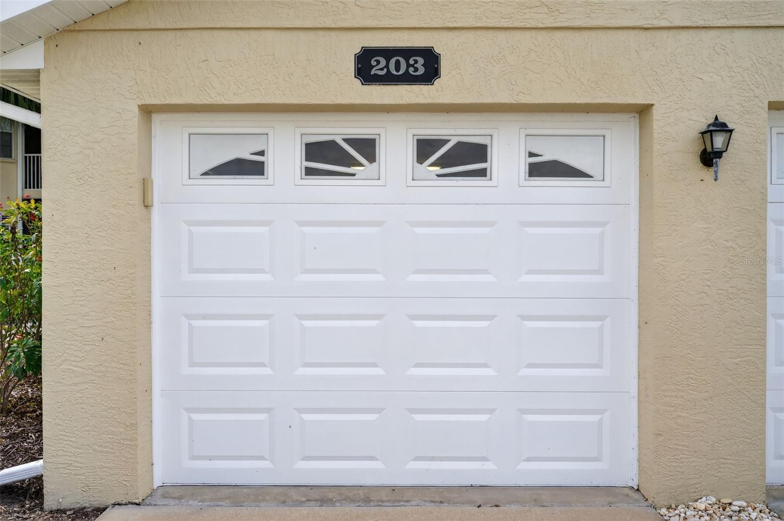 1669 MONARCH DR #203