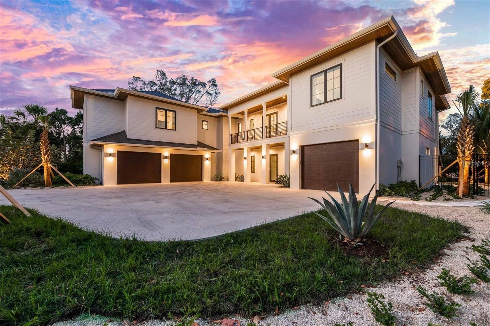 24 N POLK DR