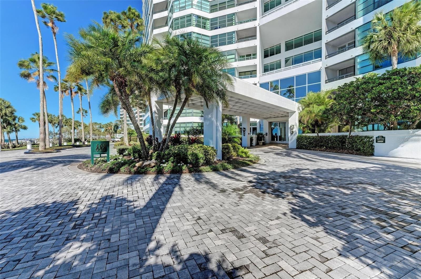 888 BLVD OF THE ARTS #303