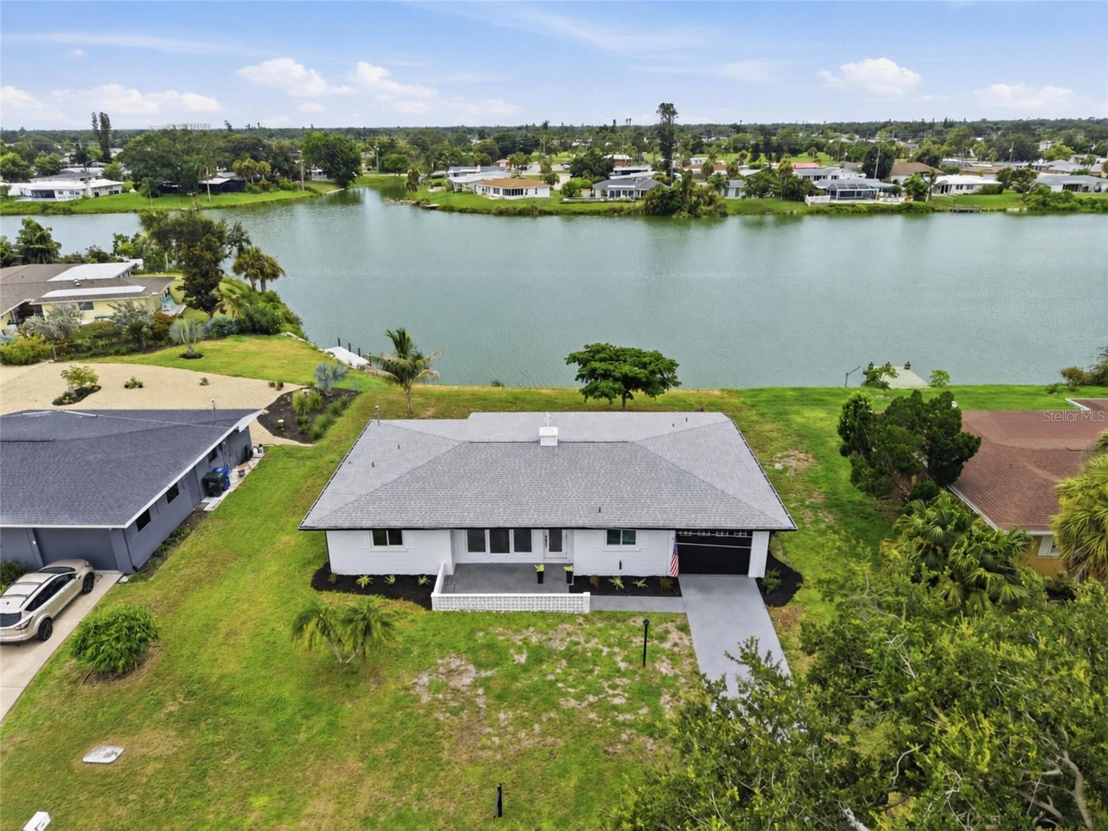 412 W SHADE DR