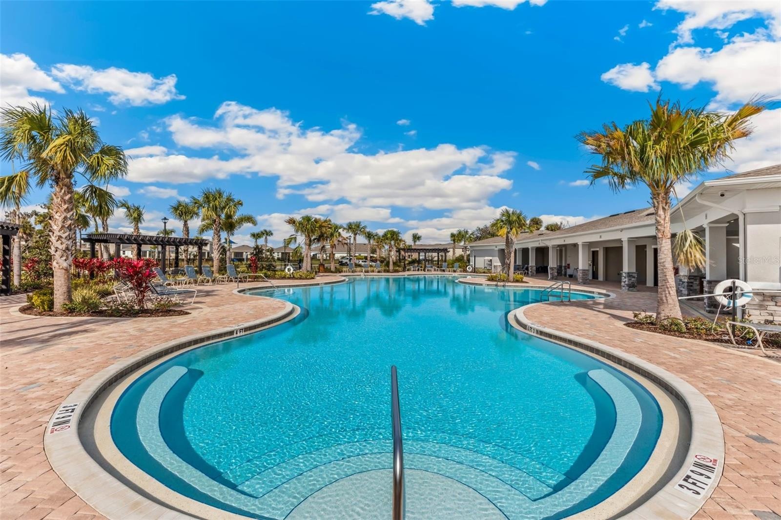 3813 SILVER STRAND TRL