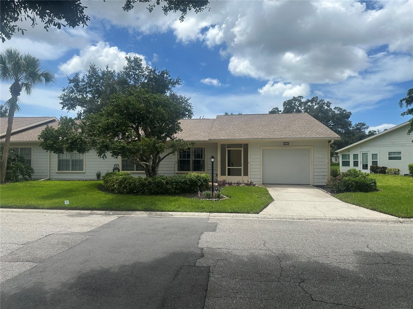 4242 OAKHURST CIR E
