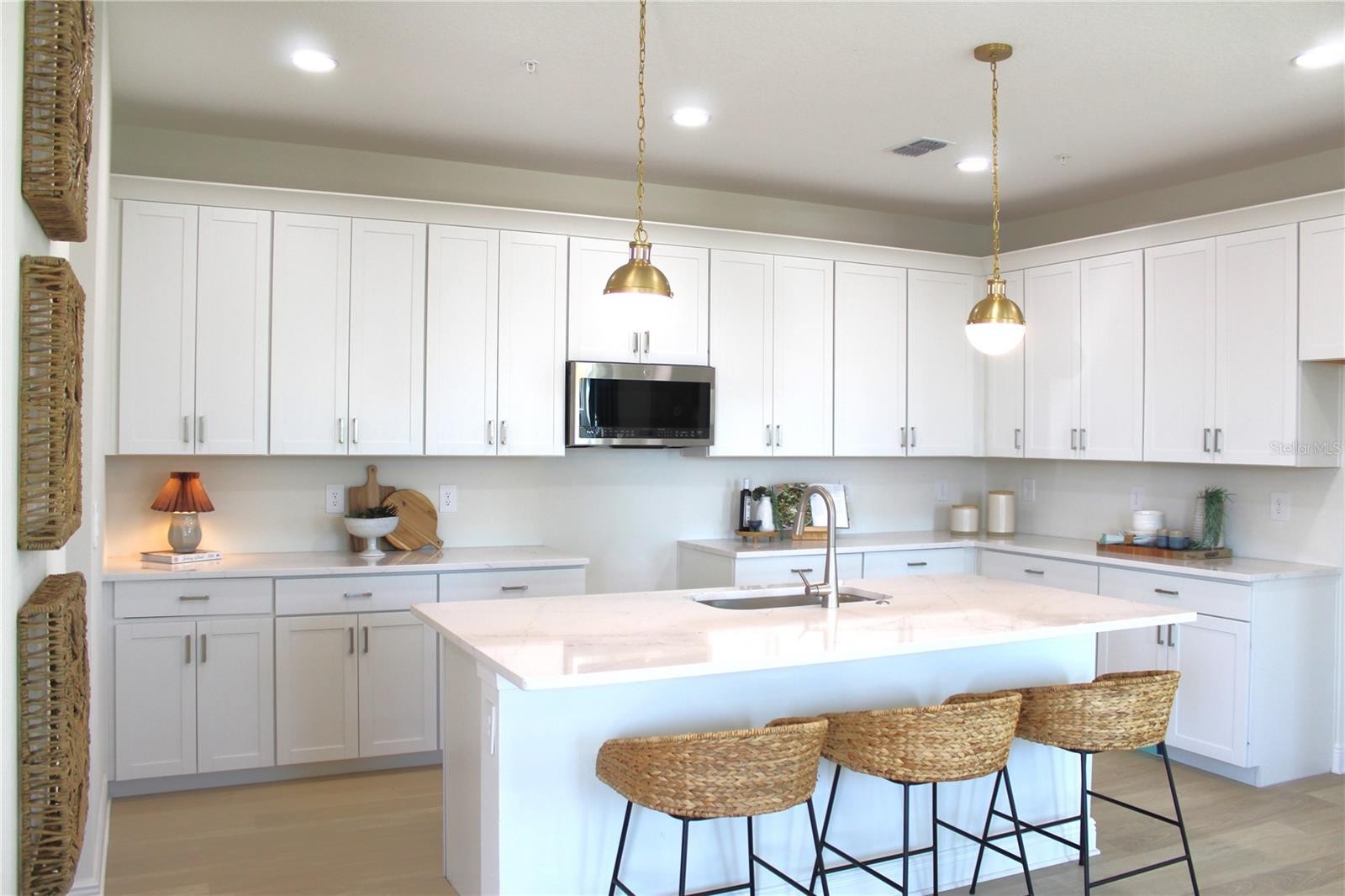 17966 BROADLEAF LOOP