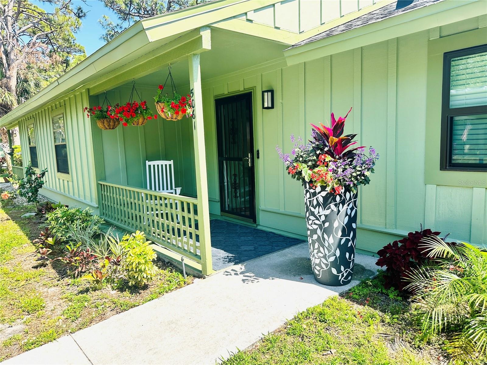 5061 BARRINGTON CIR #1302