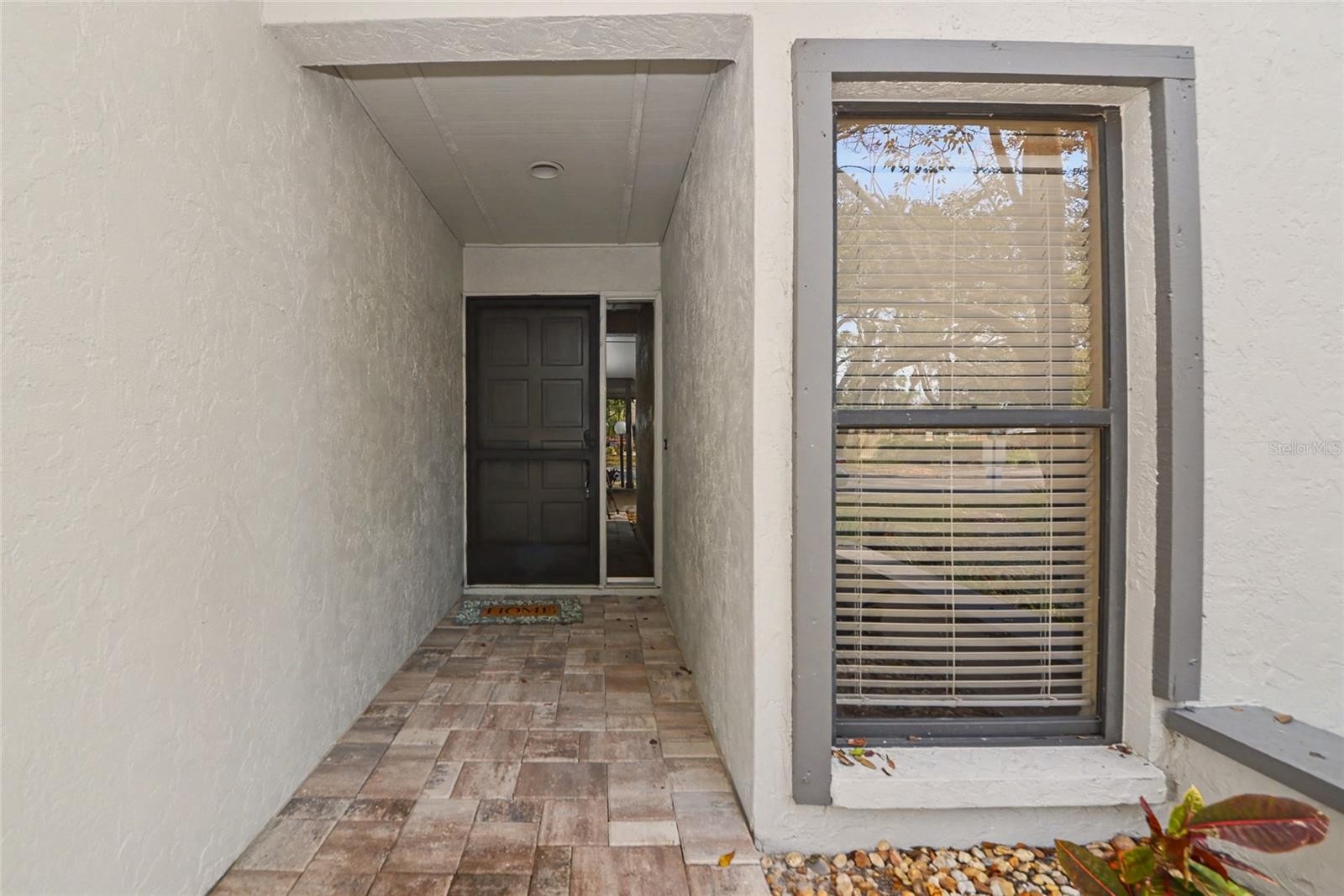 4689 OAK FOREST DR E #1