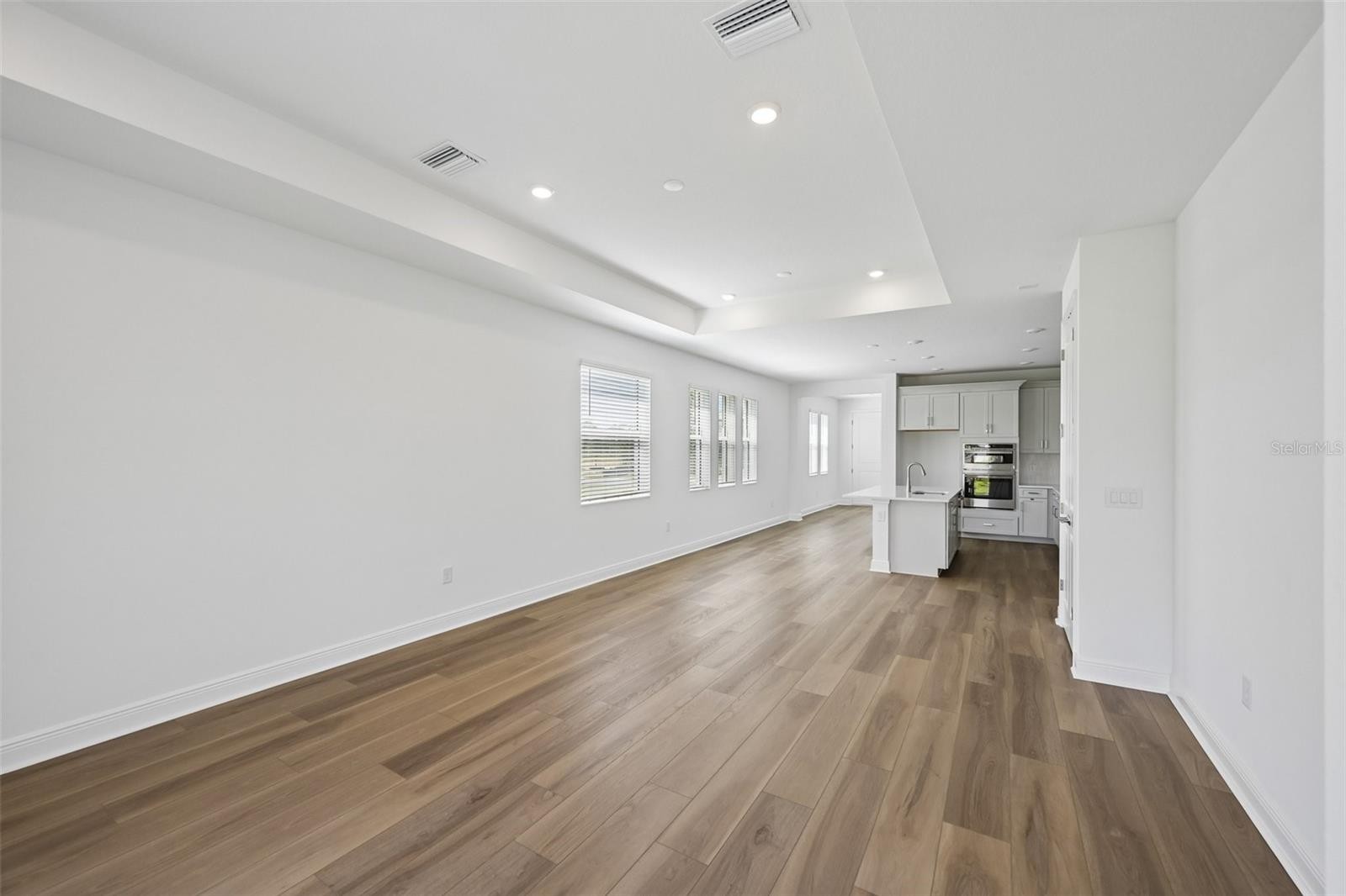9669 CRYSTAL ISLES CIR