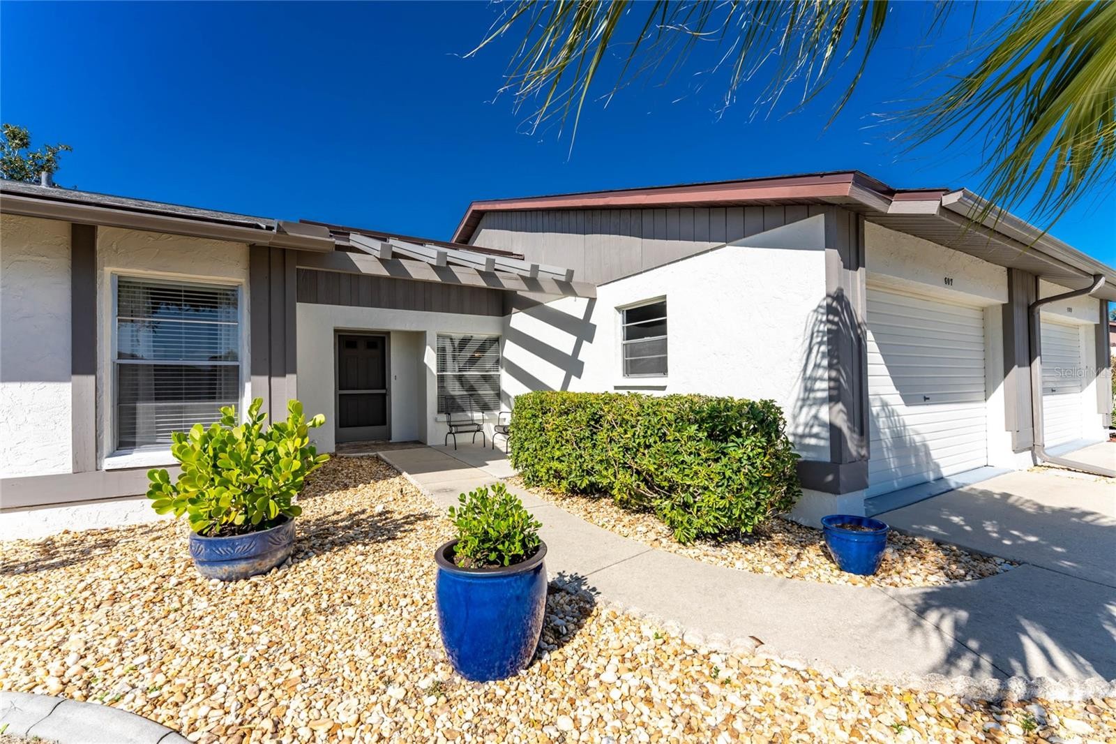 607 DEERWOOD AVE #607